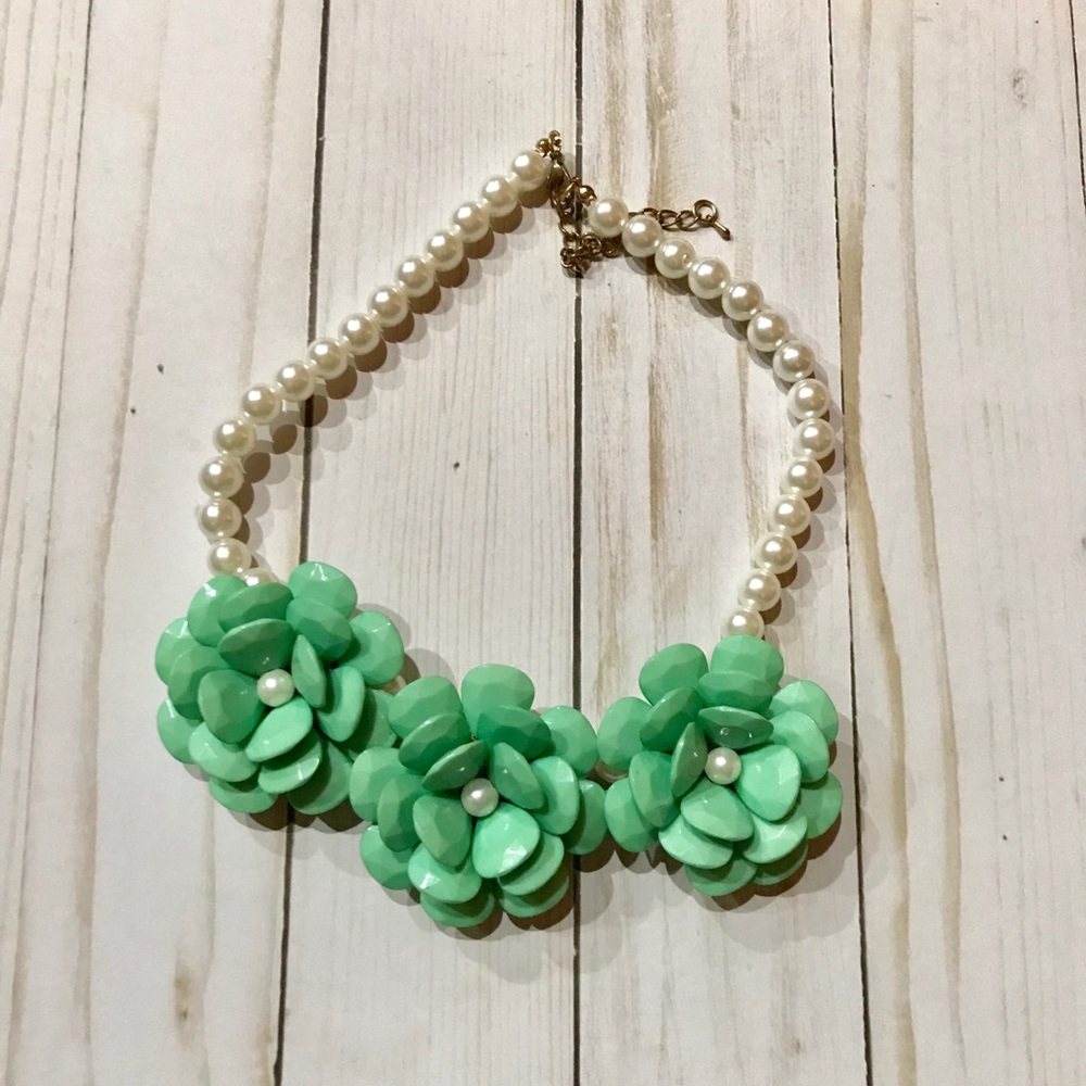 Green flower necklace